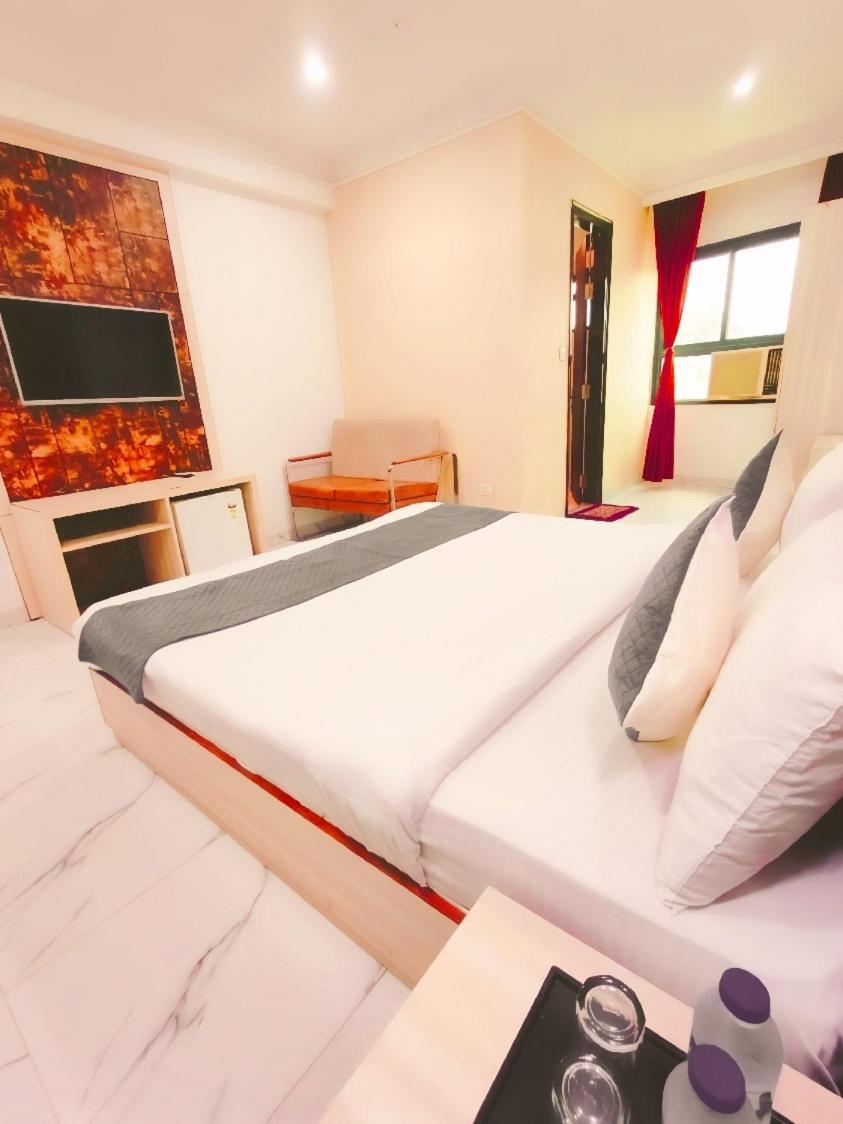 ניו דלהי Hotel Almora Sky Near By Delhi International Airport With - Free Airport Pickup And Drop מראה חיצוני תמונה