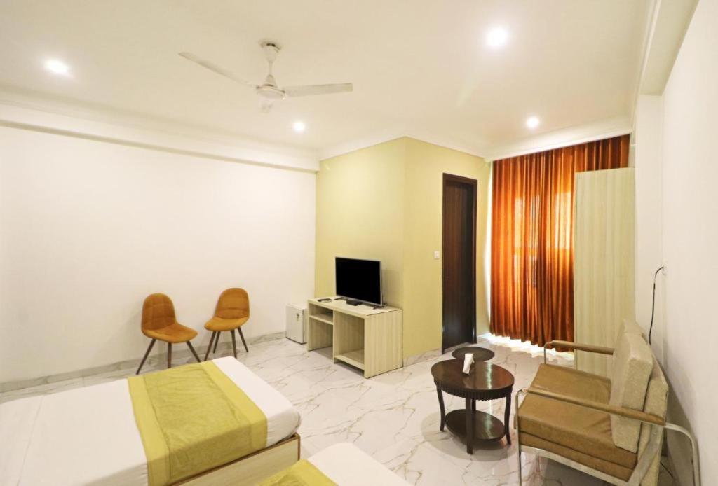 ניו דלהי Hotel Almora Sky Near By Delhi International Airport With - Free Airport Pickup And Drop מראה חיצוני תמונה