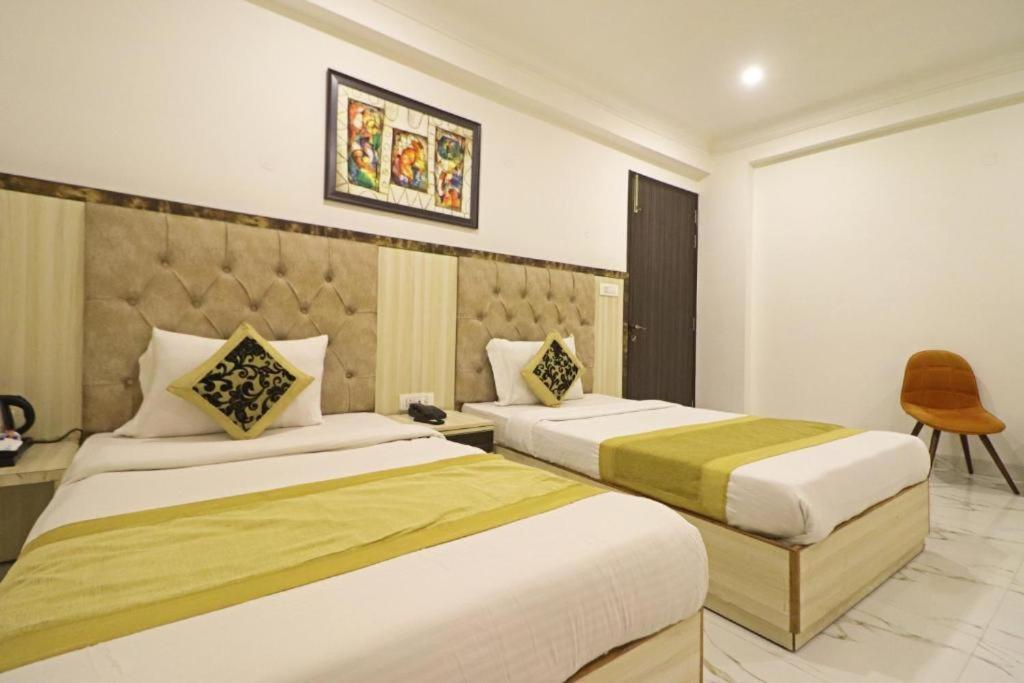 ניו דלהי Hotel Almora Sky Near By Delhi International Airport With - Free Airport Pickup And Drop מראה חיצוני תמונה