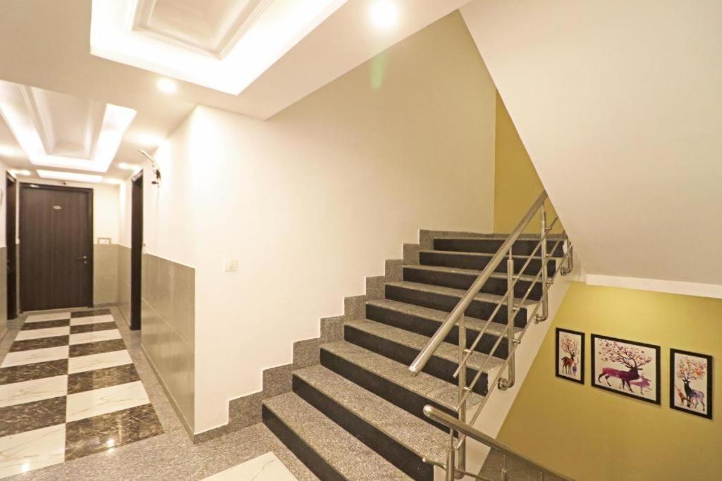 ניו דלהי Hotel Almora Sky Near By Delhi International Airport With - Free Airport Pickup And Drop מראה חיצוני תמונה