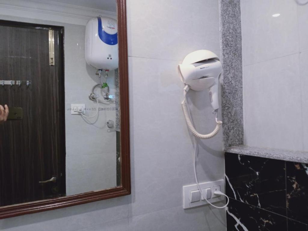ניו דלהי Hotel Almora Sky Near By Delhi International Airport With - Free Airport Pickup And Drop מראה חיצוני תמונה
