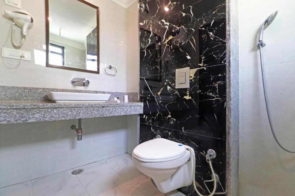 ניו דלהי Hotel Almora Sky Near By Delhi International Airport With - Free Airport Pickup And Drop מראה חיצוני תמונה