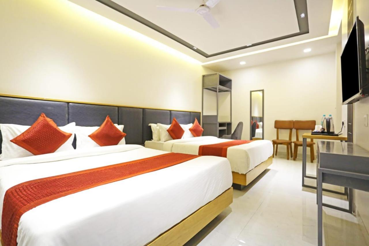 ניו דלהי Hotel Almora Sky Near By Delhi International Airport With - Free Airport Pickup And Drop מראה חיצוני תמונה