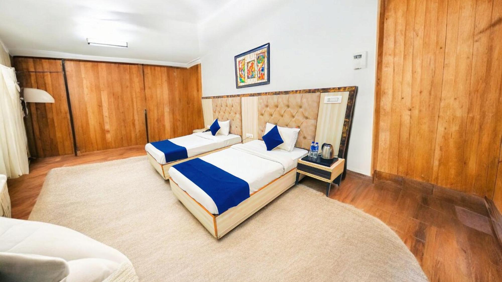 ניו דלהי Hotel Almora Sky Near By Delhi International Airport With - Free Airport Pickup And Drop מראה חיצוני תמונה