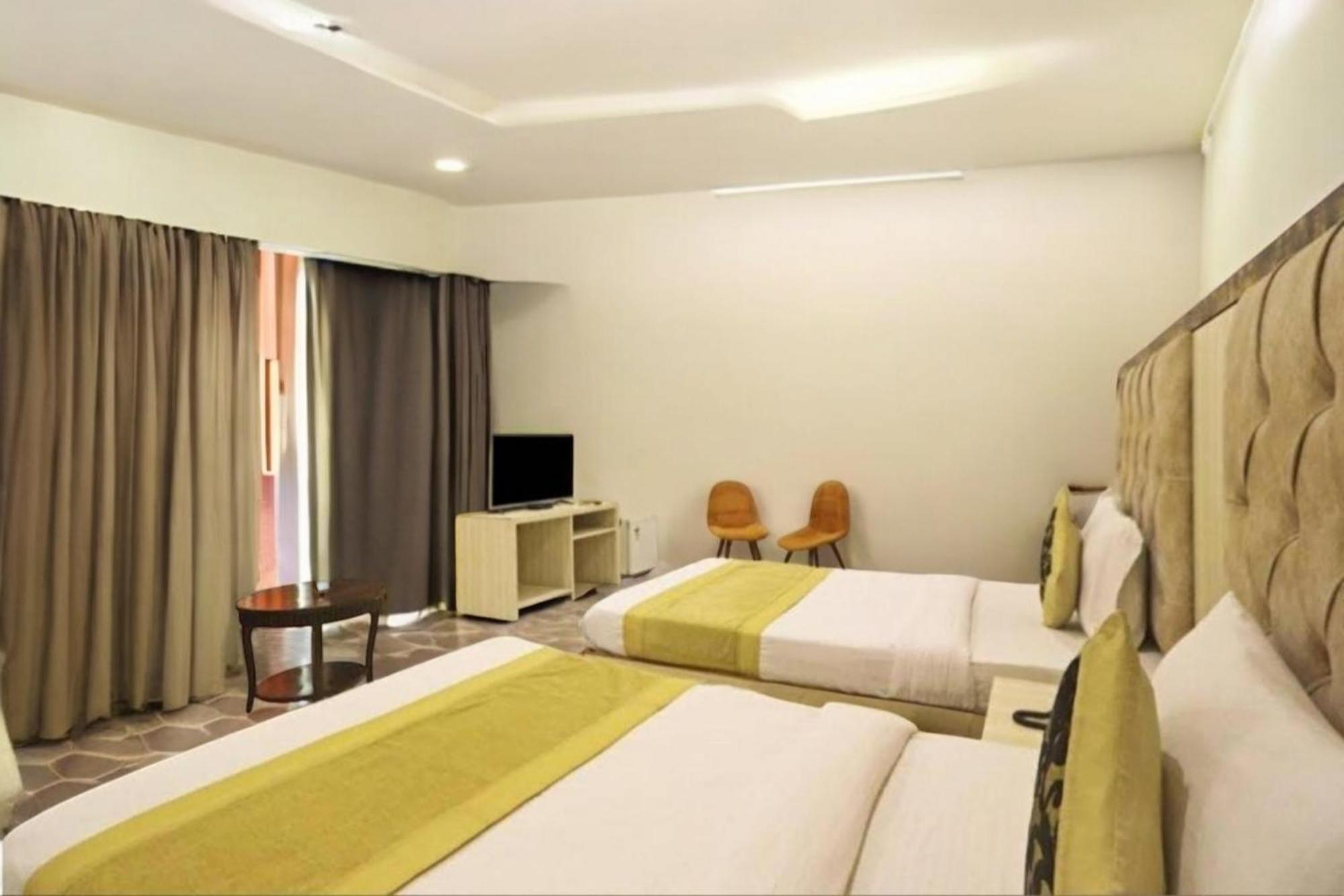 ניו דלהי Hotel Almora Sky Near By Delhi International Airport With - Free Airport Pickup And Drop מראה חיצוני תמונה
