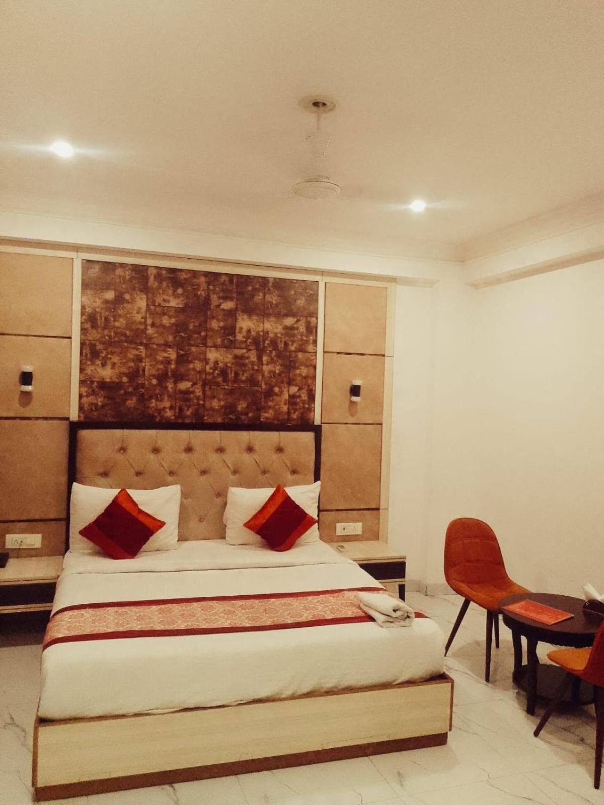 ניו דלהי Hotel Almora Sky Near By Delhi International Airport With - Free Airport Pickup And Drop מראה חיצוני תמונה