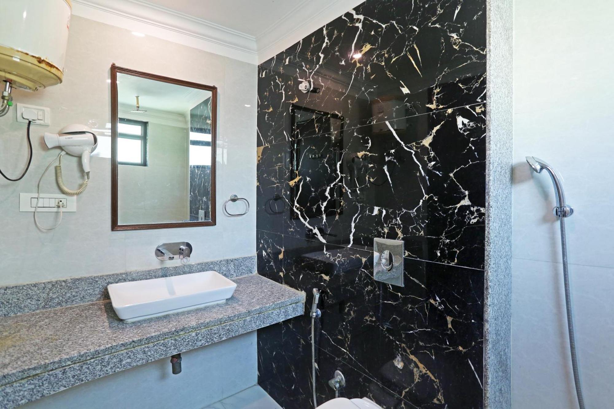 ניו דלהי Hotel Almora Sky Near By Delhi International Airport With - Free Airport Pickup And Drop מראה חיצוני תמונה