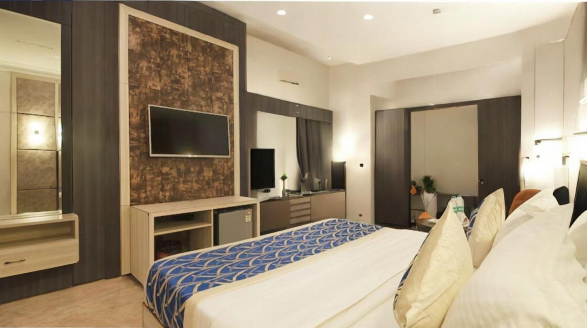 ניו דלהי Hotel Almora Sky Near By Delhi International Airport With - Free Airport Pickup And Drop מראה חיצוני תמונה